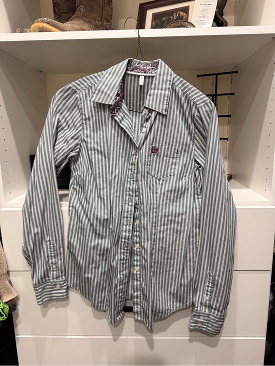 Cinch Tops - Cinch Women's Striped Button-Down Shirt in Green and White